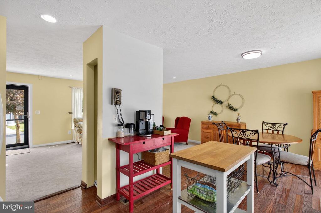 Image 5 of property listing at 1300 ROUNDHOUSE CT, Severn, MD 21144
