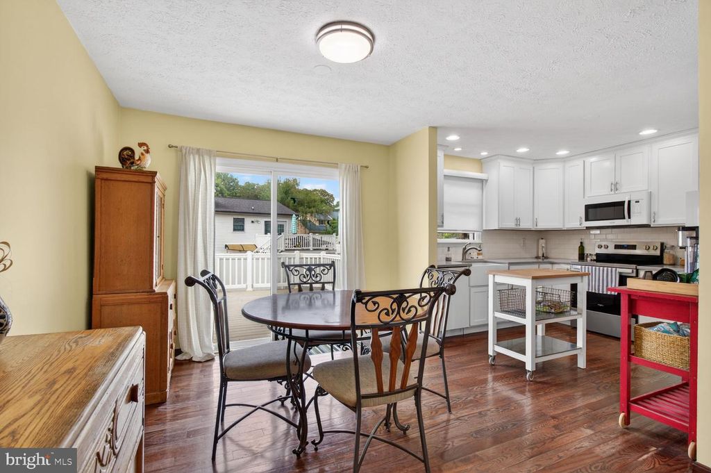 Image 6 of property listing at 1300 ROUNDHOUSE CT, Severn, MD 21144