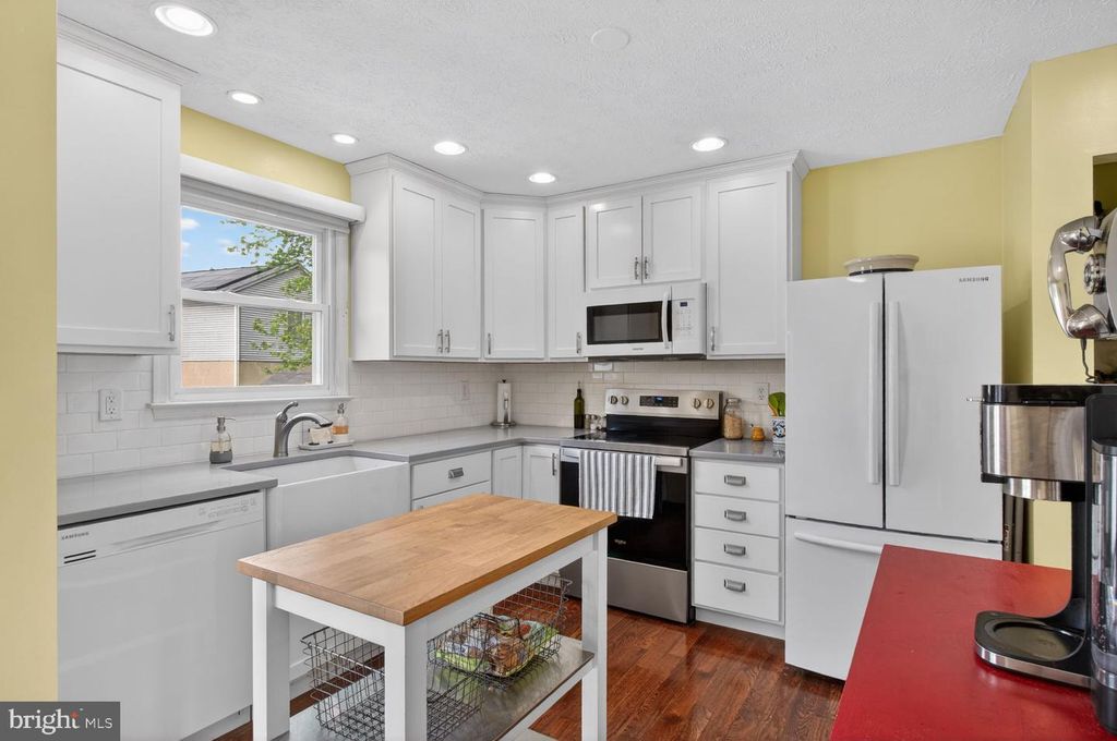 Image 7 of property listing at 1300 ROUNDHOUSE CT, Severn, MD 21144