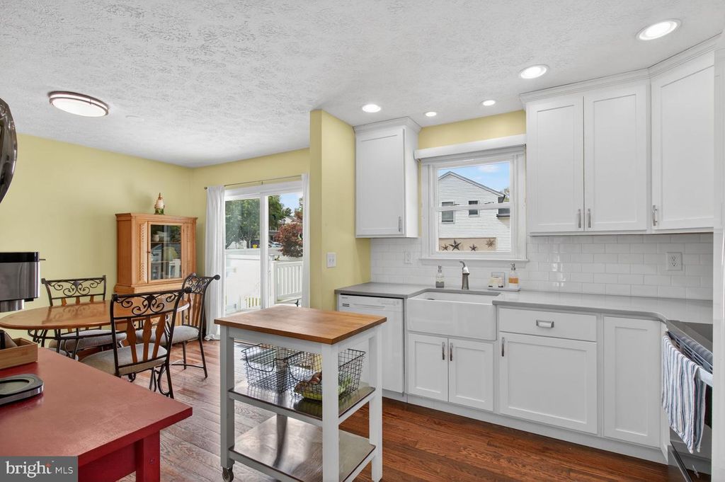 Image 8 of property listing at 1300 ROUNDHOUSE CT, Severn, MD 21144