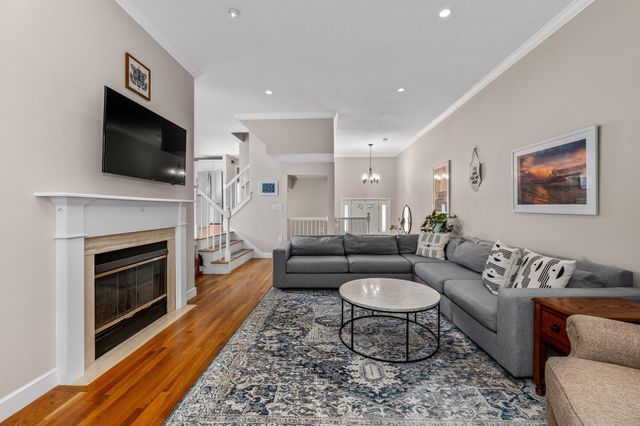 64 Maple St A, Canton, MA 02021