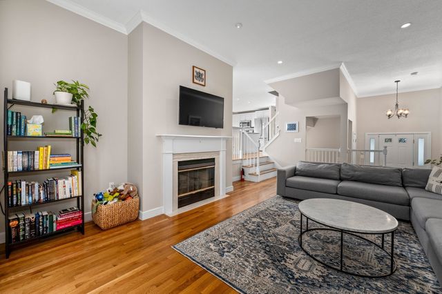 64 Maple St A, Canton, MA 02021