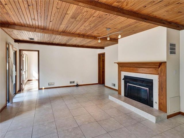7000 S Buckner Tarsney Road, Oak Grove, MO 64075