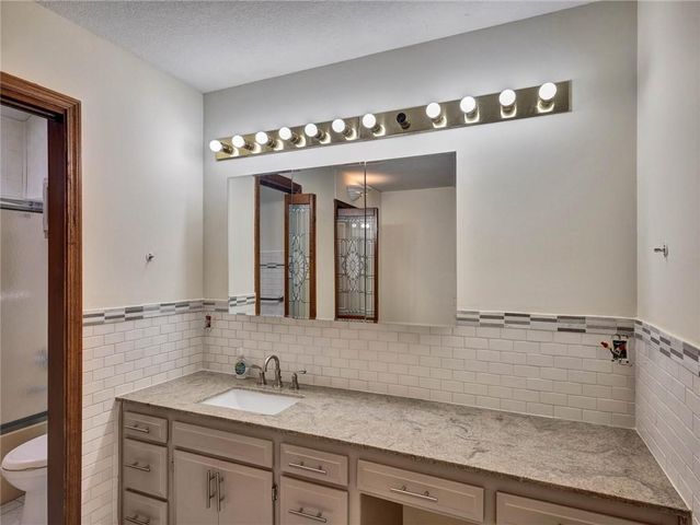 7000 S Buckner Tarsney Road, Oak Grove, MO 64075
