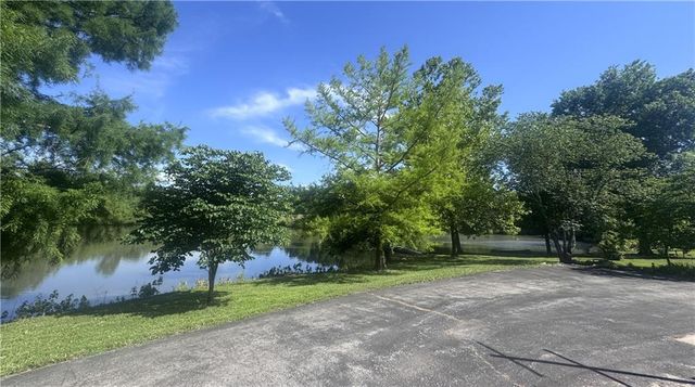 7000 S Buckner Tarsney Road, Oak Grove, MO 64075