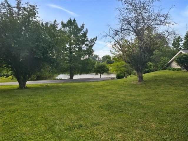 7000 S Buckner Tarsney Road, Oak Grove, MO 64075