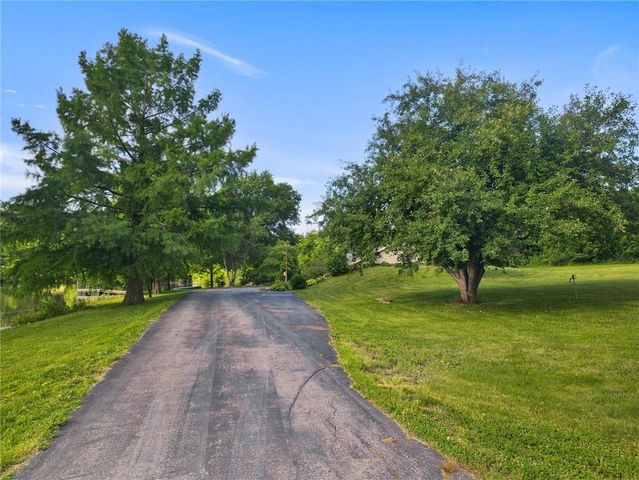 7000 S Buckner Tarsney Road, Oak Grove, MO 64075