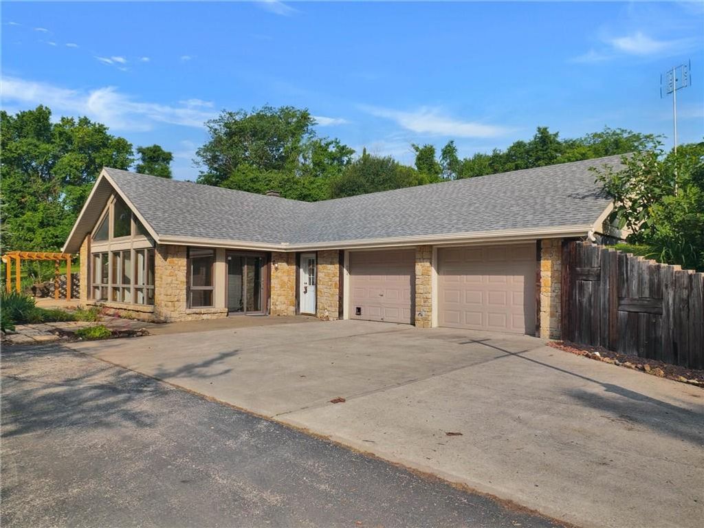 7000 S Buckner Tarsney Road, Oak Grove, MO 64075