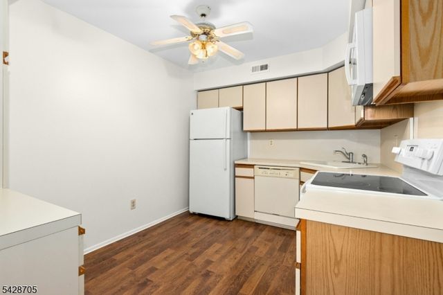 12 Harwich Ct, Scotch Plains Twp., NJ 07076