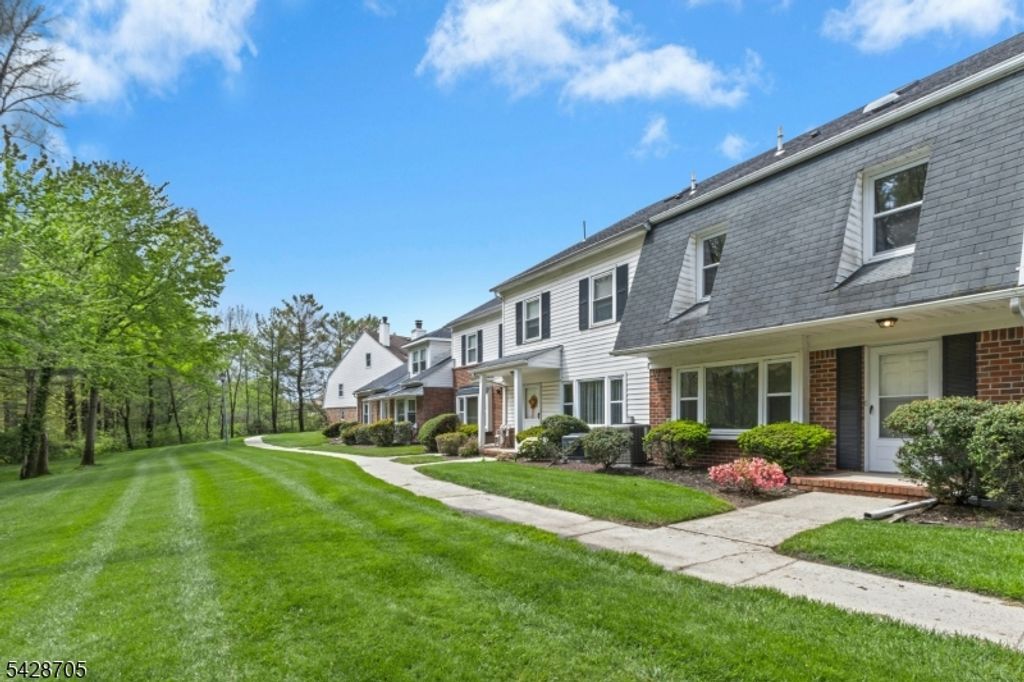 12 Harwich Ct, Scotch Plains Twp., NJ 07076