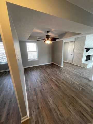 208 Elwood Dr, Sherwood, AR 72120