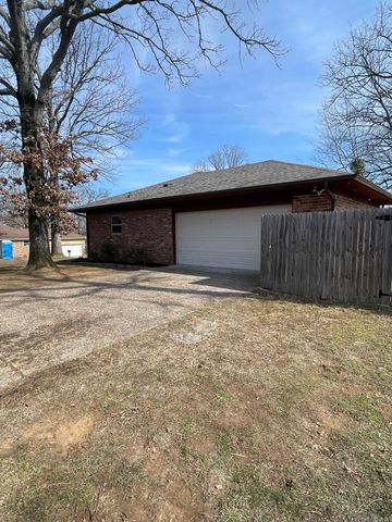 208 Elwood Dr, Sherwood, AR 72120