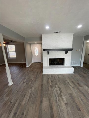 208 Elwood Dr, Sherwood, AR 72120