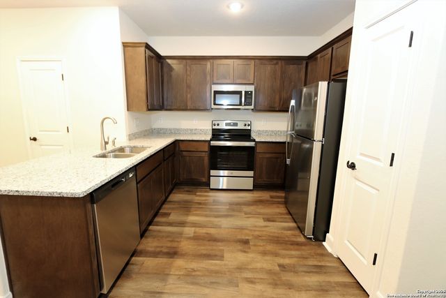 10310 Lynwood Village, San Antonio, TX 78245