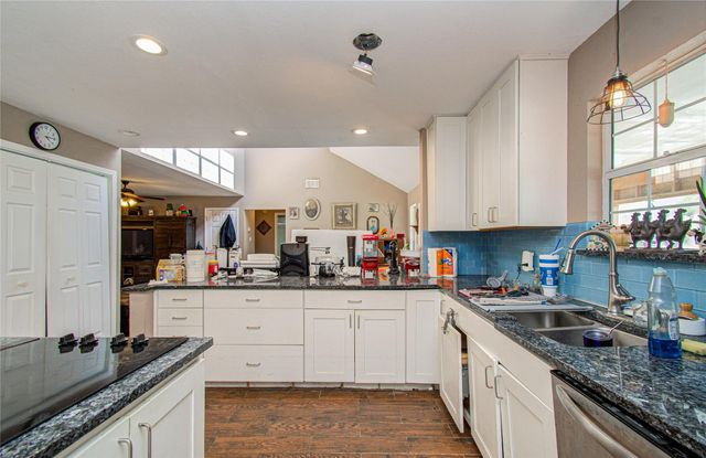 7228 Avenue R, Santa Fe, TX 77510