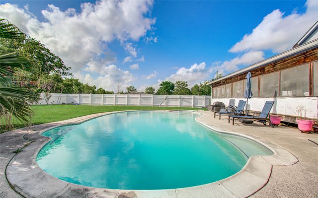 7228 Avenue R, Santa Fe, TX 77510