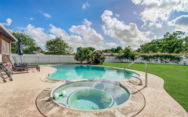 7228 Avenue R, Santa Fe, TX 77510