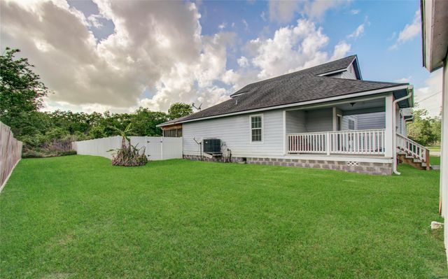 7228 Avenue R, Santa Fe, TX 77510