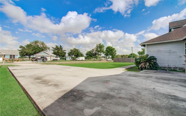 7228 Avenue R, Santa Fe, TX 77510