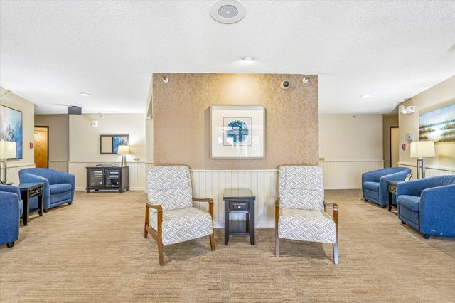 3150 Glen Oaks Avenue 105A, White Bear Lake, MN 55110