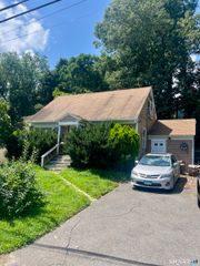 21 Joy Road, Waterbury, CT 06708