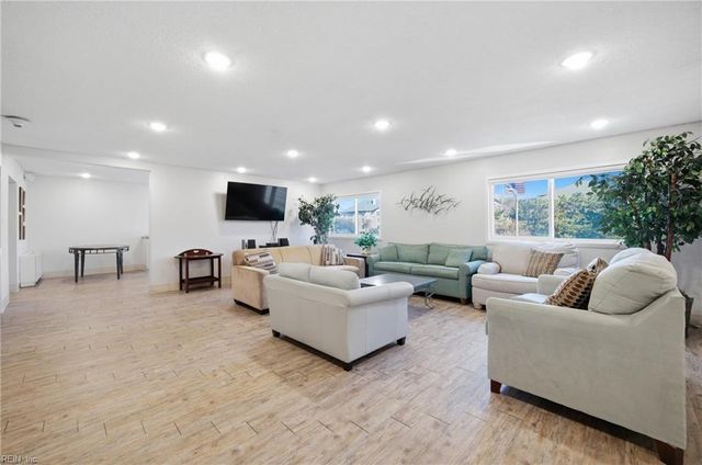 3288 Page Ave Apt 314, Virginia Beach, VA 23451