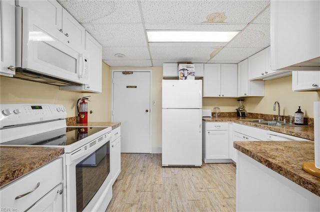 3288 Page Ave Apt 314, Virginia Beach, VA 23451