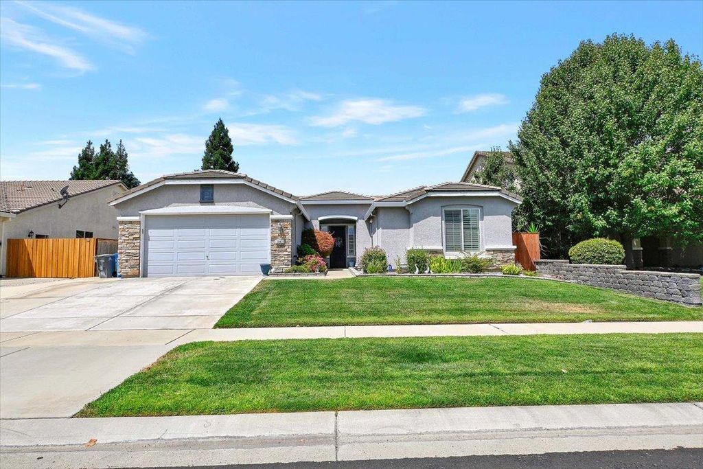 2040 Maverick Dr, Plumas Lake, CA 95961