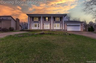 5394 Pond Bluff Drive, West Bloomfield, MI 48323
