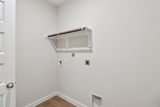 325 FIREWHEEL LOOP, Floresville, TX 78114