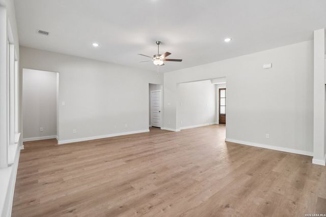 325 FIREWHEEL LOOP, Floresville, TX 78114