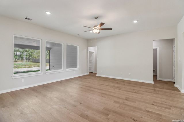 325 FIREWHEEL LOOP, Floresville, TX 78114