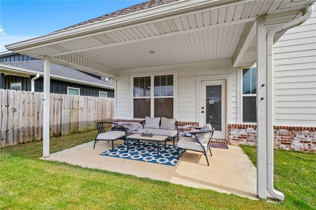 1712 W Broadway Place, Rogers, AR 72758