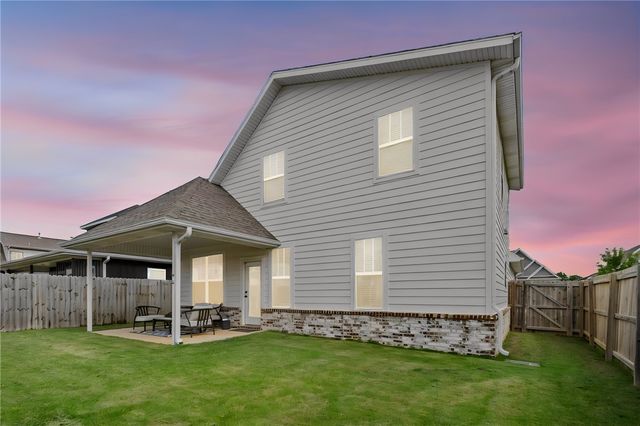 1712 W Broadway Place, Rogers, AR 72758