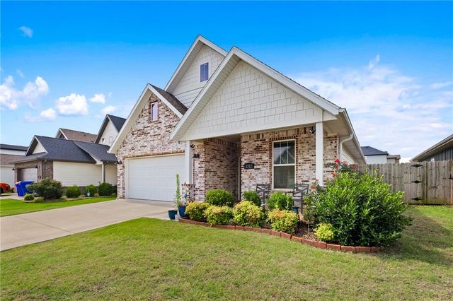 1712 W Broadway Place, Rogers, AR 72758