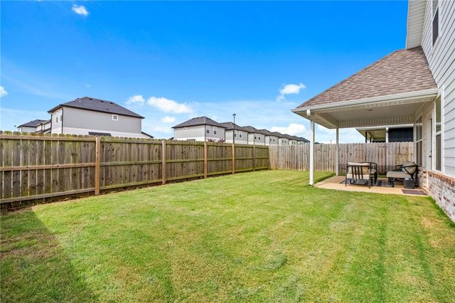 1712 W Broadway Place, Rogers, AR 72758