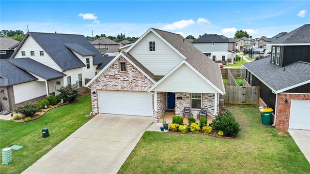 1712 W Broadway Place, Rogers, AR 72758