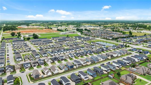 1712 W Broadway Place, Rogers, AR 72758