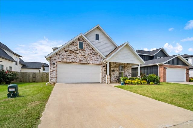 1712 W Broadway Place, Rogers, AR 72758