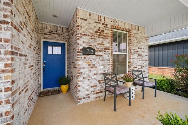 1712 W Broadway Place, Rogers, AR 72758