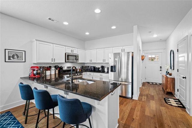 1712 W Broadway Place, Rogers, AR 72758