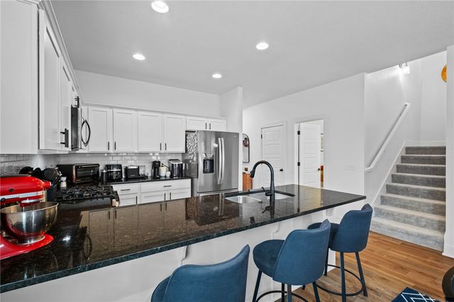 1712 W Broadway Place, Rogers, AR 72758