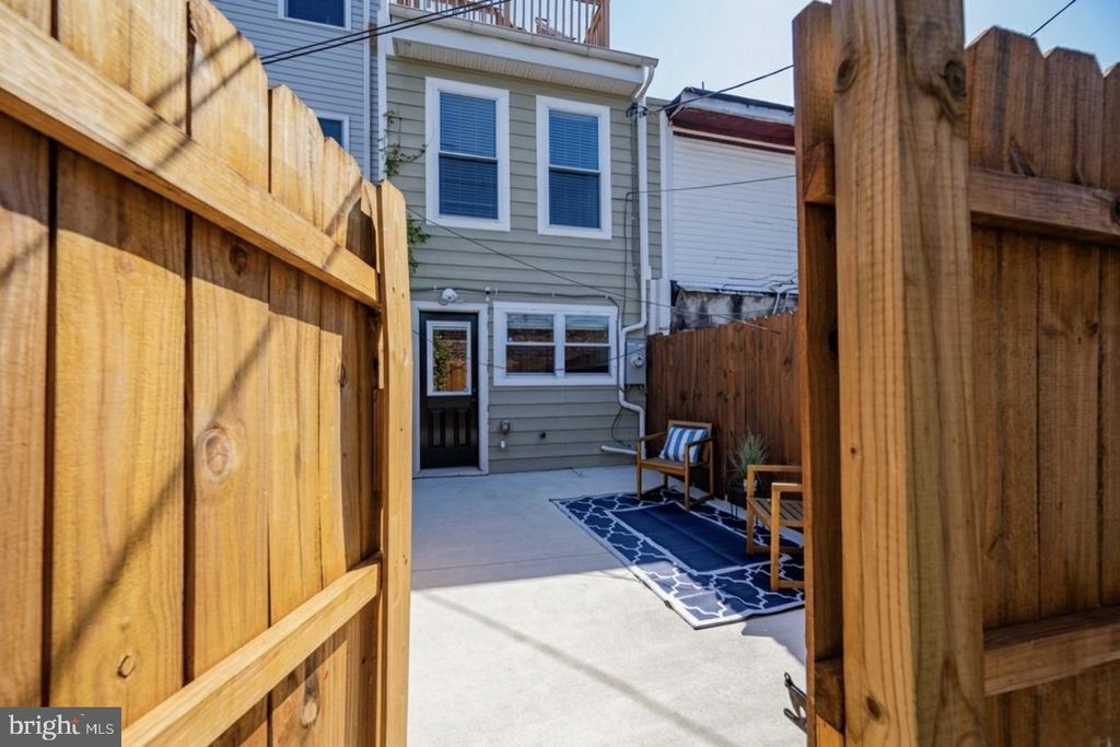 Image 13 of property listing at 6 W RANDALL ST, Baltimore, MD 21230