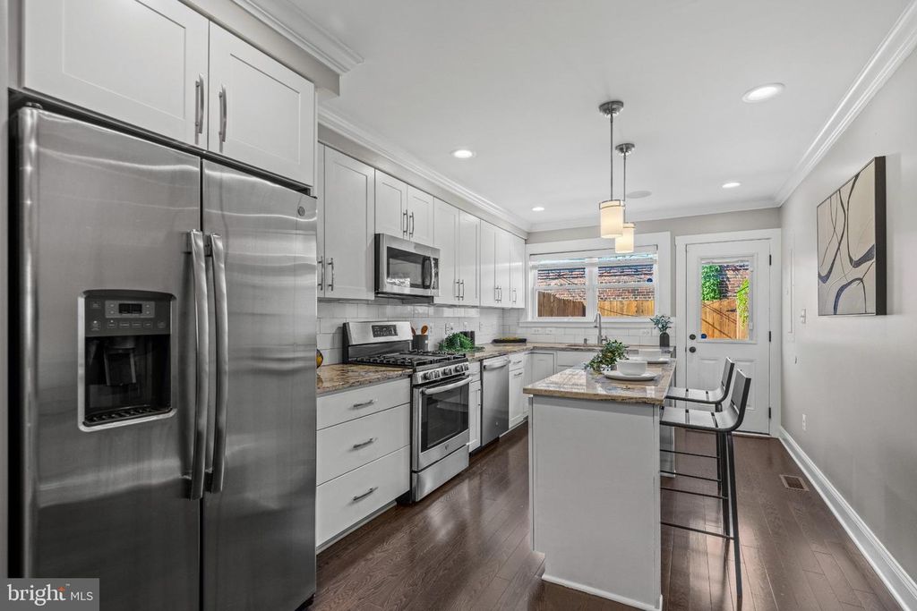 Image 8 of property listing at 6 W RANDALL ST, Baltimore, MD 21230