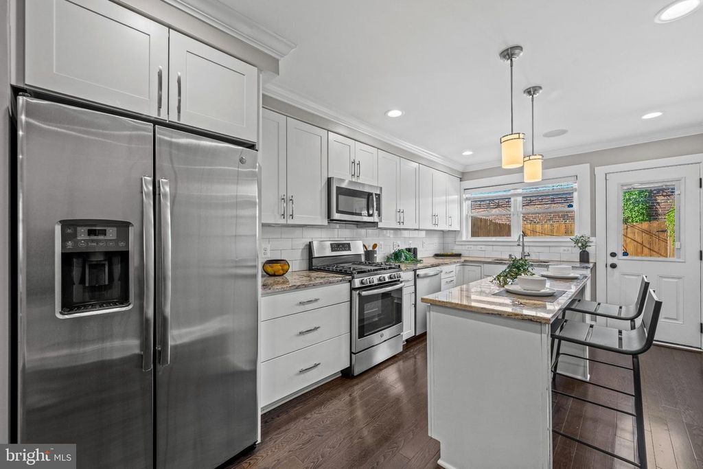 Image 10 of property listing at 6 W RANDALL ST, Baltimore, MD 21230