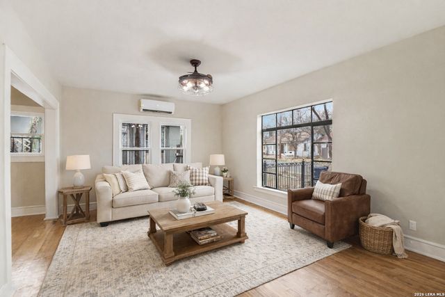 2114 Lee Hall, San Antonio, TX 78201