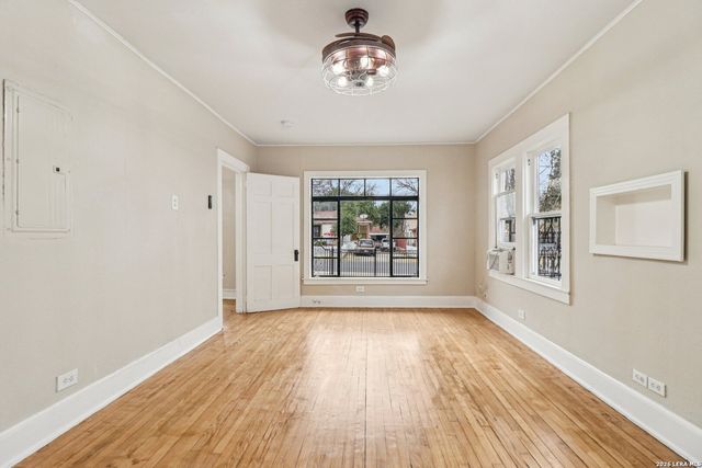 2114 Lee Hall, San Antonio, TX 78201