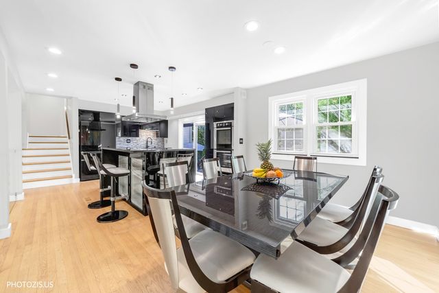 415 W NOYES Street, Arlington Heights, IL 60005