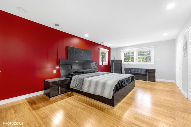 415 W NOYES Street, Arlington Heights, IL 60005