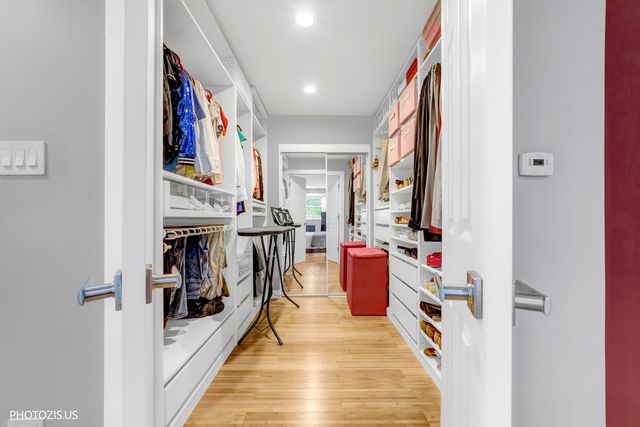415 W NOYES Street, Arlington Heights, IL 60005